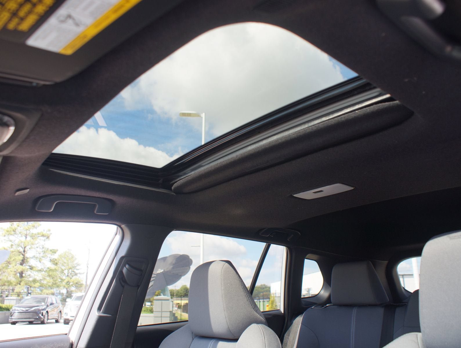Used 2026 Toyota Corolla Cross AWD Hybrid w/ Moonroof Package image 6
