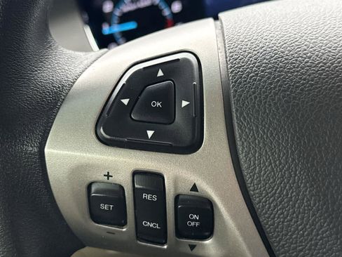 Used 2017 Ford Taurus SE image 24