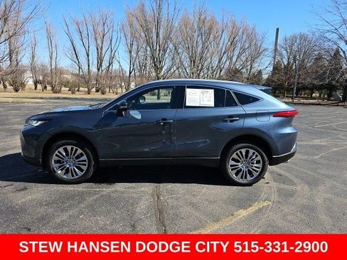 Used 2024 Toyota Venza XLE image 1