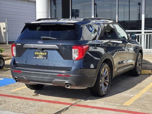 Certified 2022 Ford Explorer XLT w/ Equipment Group 202A image 3