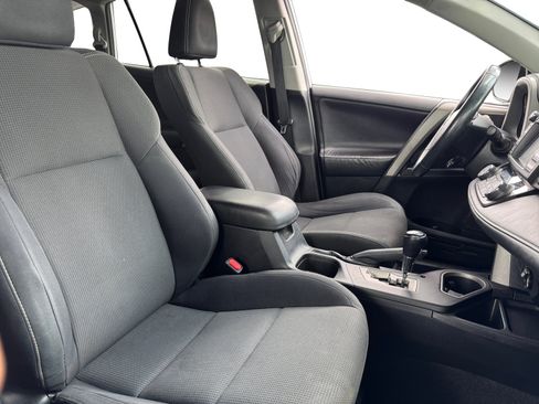 Used 2017 Toyota RAV4 XLE w/ Carpet Mat Package AWD/4WD image 15