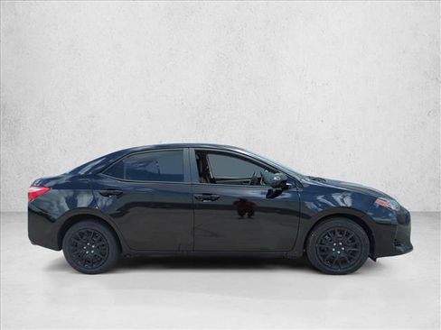 Certified 2018 Toyota Corolla LE FWD image 4