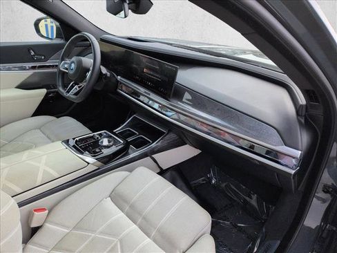 Used 2023 BMW i7 xDrive60 AWD/4WD image 24