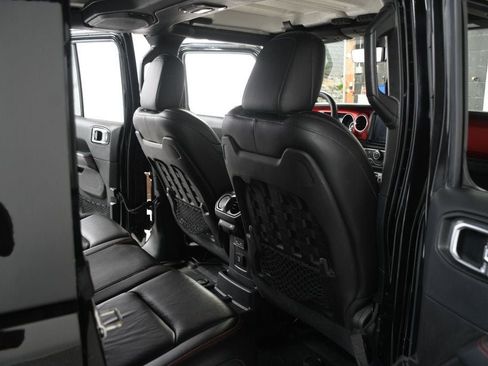 Used 2018 Jeep Wrangler Unlimited Rubicon AWD/4WD image 40