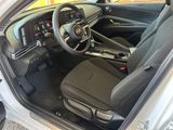 Used 2025 Hyundai Elantra SE image 2