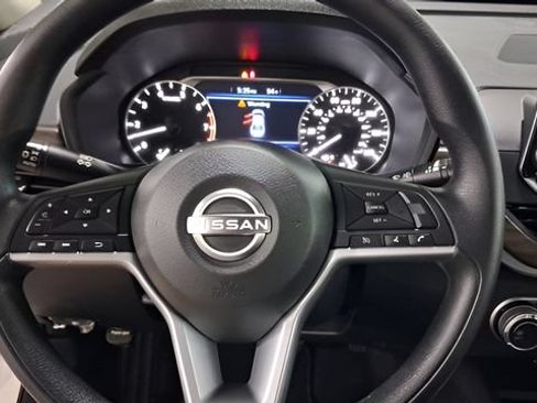 Used 2025 Nissan Altima 2.5 SV FWD image 13