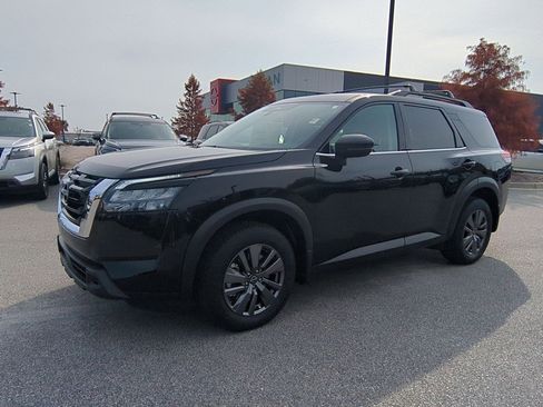 New 2025 Nissan Pathfinder SV image 8