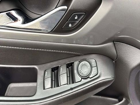 Used 2023 Chevrolet Traverse LT image 18