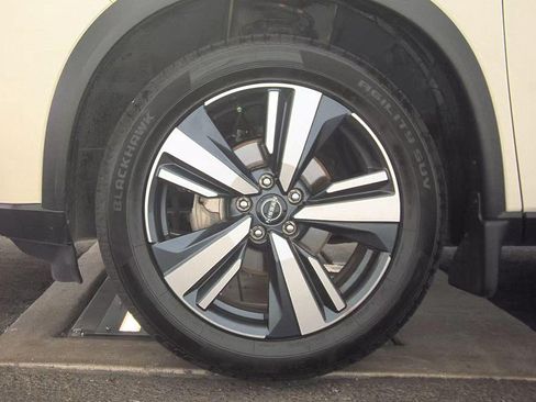 Used 2023 Nissan Rogue SL FWD image 6