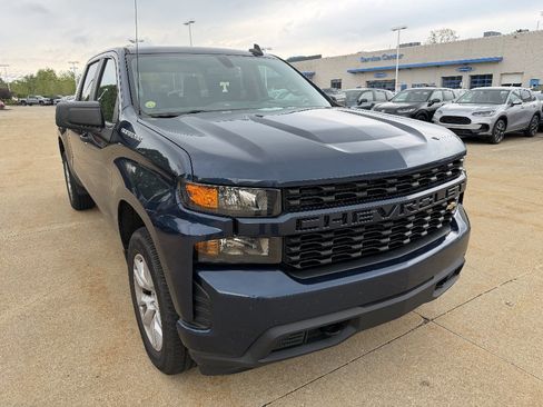 Used 2020 Chevrolet Silverado 1500 Custom w/ Custom Value Package AWD/4WD image 2