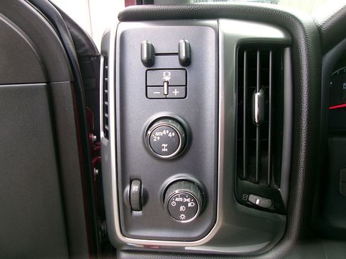 Used 2018 Chevrolet Silverado 1500 LT w/ All Star Edition image 20