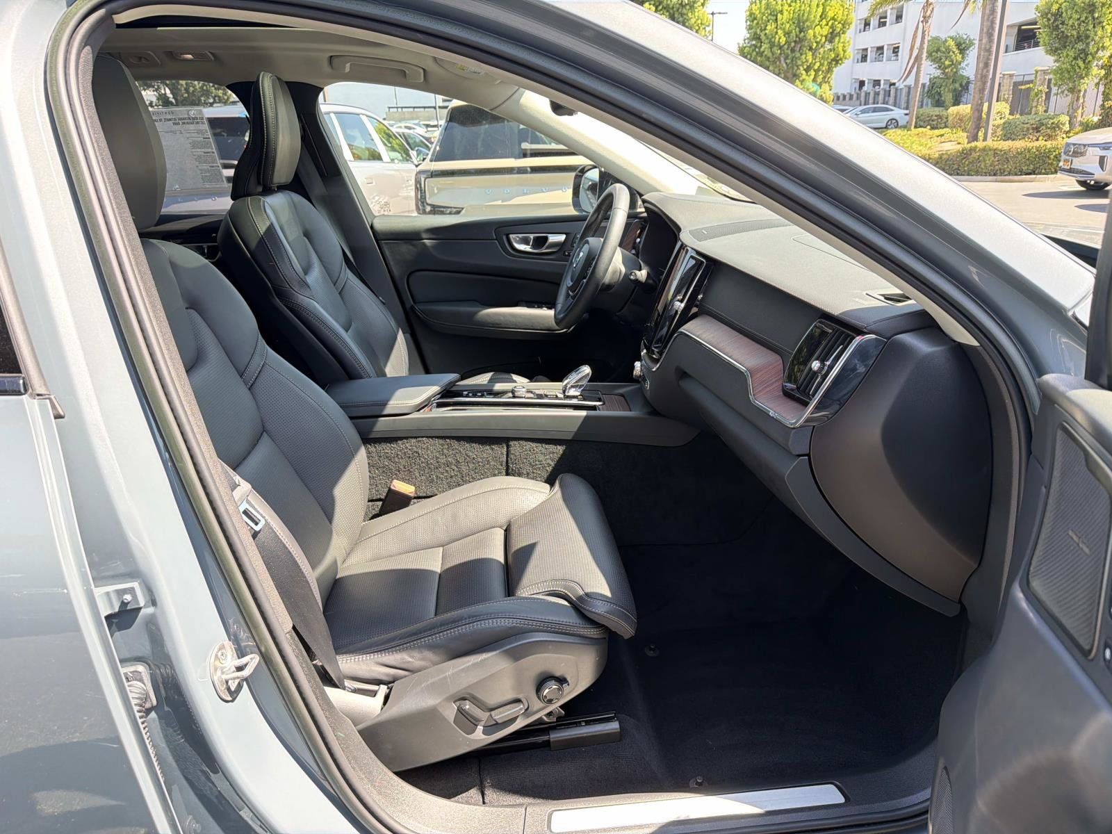 Certified 2023 Volvo XC60 T8 Ultimate w/ Protection Package Premier AWD/4WD image 25