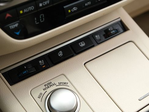 Used 2014 Lexus ES 350 w/ Luxury Package FWD image 22