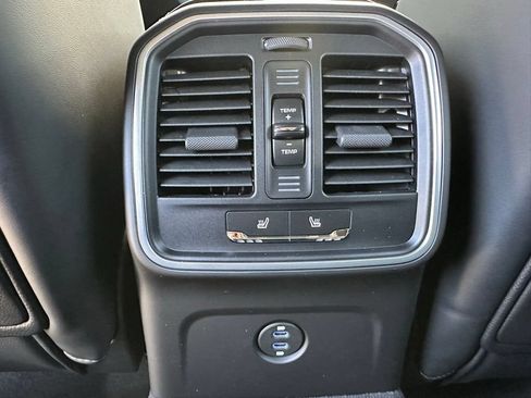 Certified 2026 Porsche Macan S AWD/4WD image 36