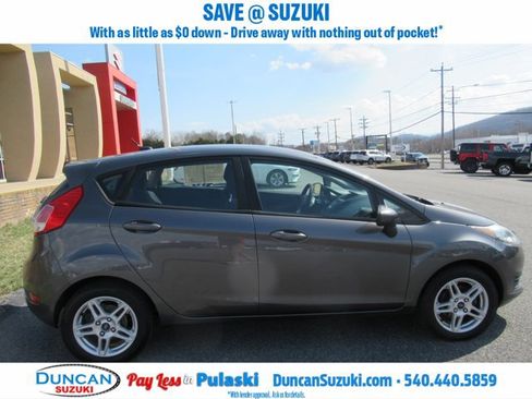 Used 2017 Ford Fiesta SE image 2