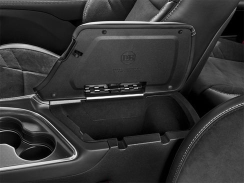 Used 2016 Dodge Challenger SRT w/ Technology Group image 15