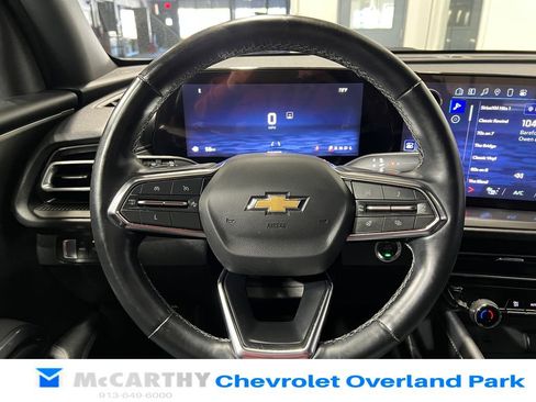 Used 2024 Chevrolet Traverse LT w/ Trailering Package FWD image 12