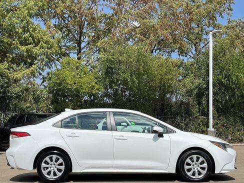Used 2025 Toyota Corolla LE FWD image 3