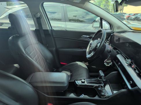 Used 2023 Kia Sportage SX image 4