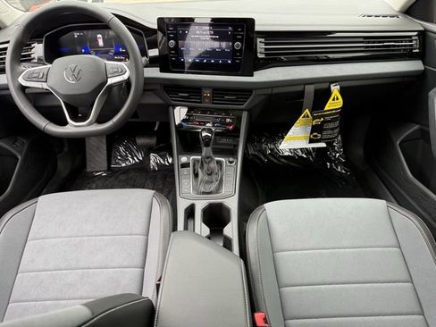 New 2026 Volkswagen Jetta SE FWD image 8