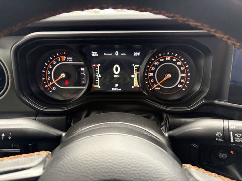 Used 2025 Jeep Gladiator Mojave w/ Convenience Group image 20