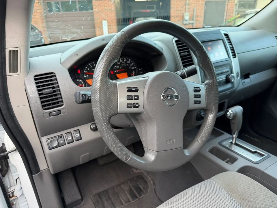 Used 2019 Nissan Frontier SV AWD/4WD image 14