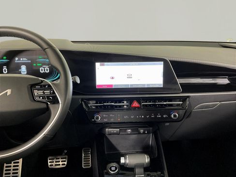 Used 2023 Kia Niro EX Touring FWD image 9