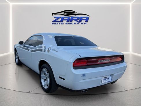 Used 2013 Dodge Challenger SXT RWD image 5