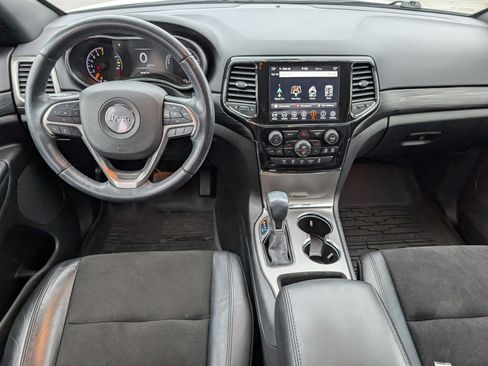 Certified 2022 Jeep Grand Cherokee Laredo X image 10