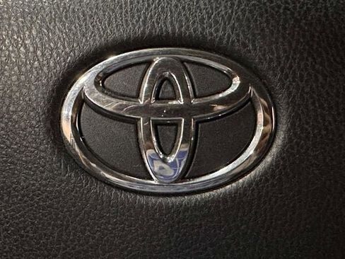 Used 2017 Toyota RAV4 LE AWD/4WD image 28