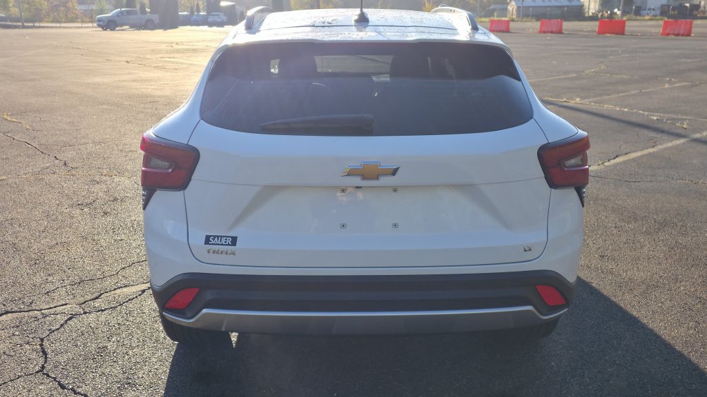 Used 2024 Chevrolet Trax LT w/ Driver Confidence Package FWD image 10