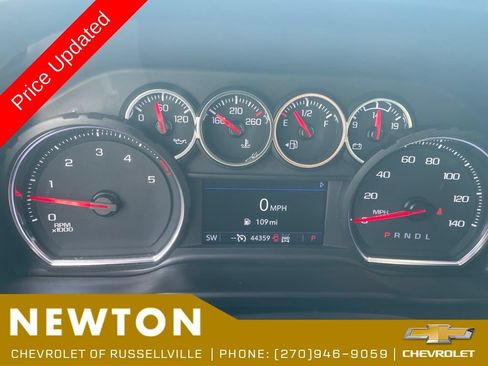 Used 2022 Chevrolet Silverado 2500 Custom w/ Custom Value Package AWD/4WD image 17