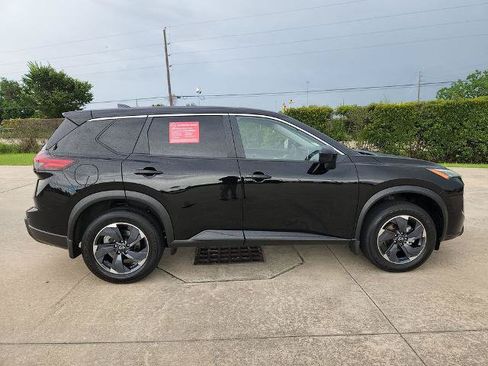Certified 2025 Nissan Rogue SV FWD image 4