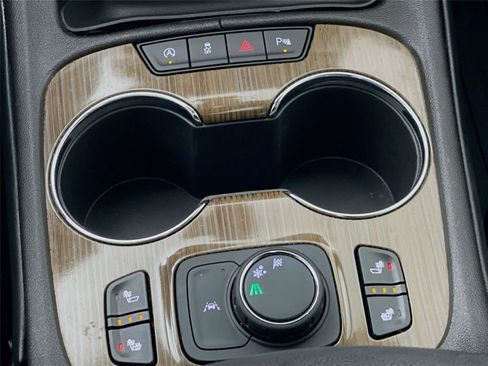 Used 2022 GMC Acadia SLE w/ Driver Convenience Package image 24