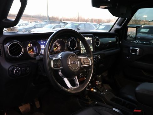 Used 2021 Jeep Wrangler Unlimited Sahara image 12