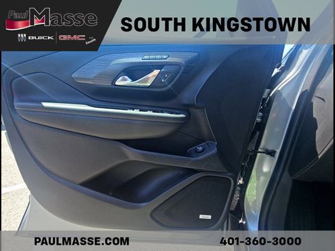 Used 2023 GMC Terrain SLT w/ Infotainment Package II AWD/4WD image 12
