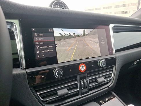 Used 2025 Porsche Macan image 19