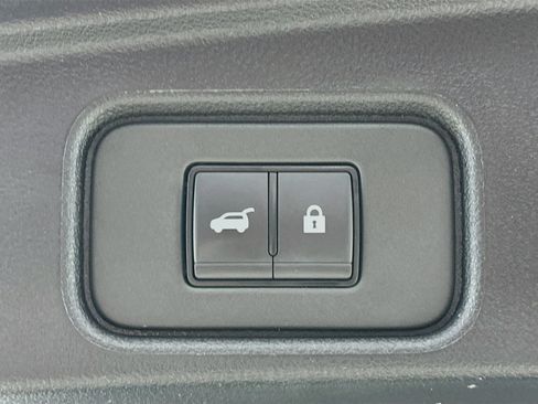 Used 2025 Nissan Pathfinder SV AWD/4WD image 30