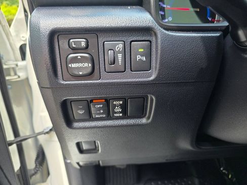 Used 2018 Toyota 4Runner Limited AWD/4WD image 17