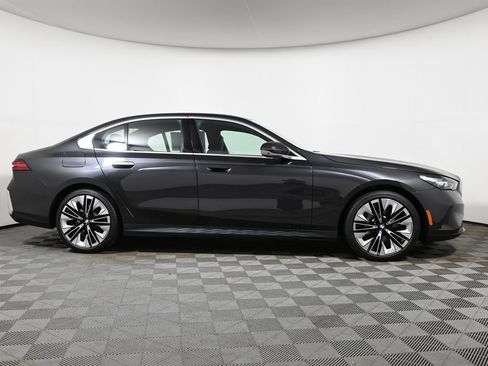 Used 2026 BMW 530i xDrive AWD/4WD image 8