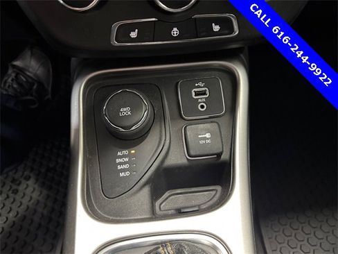 Used 2018 Jeep Compass Latitude w/ Cold Weather Group image 18