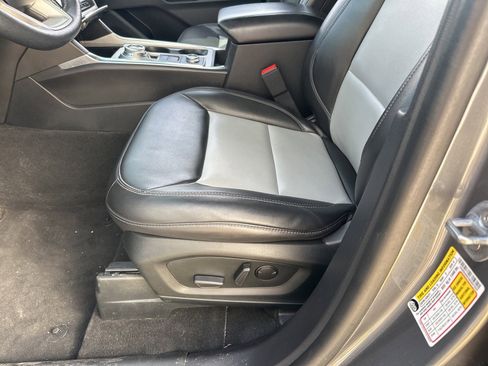 Used 2022 Ford Explorer XLT w/ Equipment Group 202A image 8