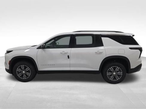 New 2026 Chevrolet Traverse LT image 2
