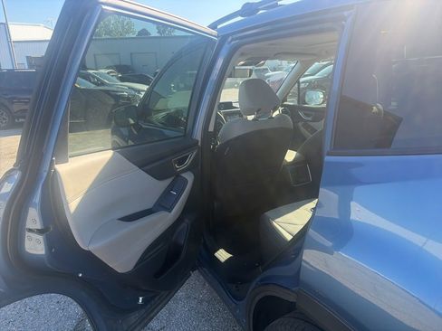 Used 2020 Subaru Forester Premium AWD/4WD image 12