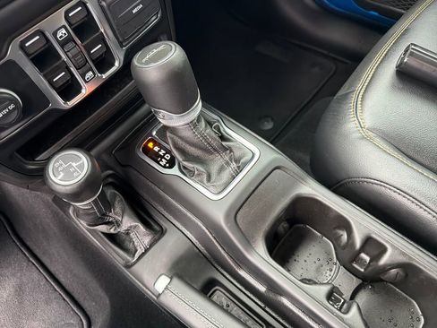 Used 2025 Jeep Gladiator Sport w/ Premium Package image 33