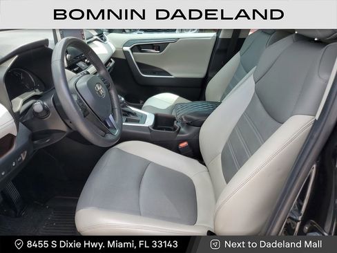 Used 2022 Toyota RAV4 Limited image 16