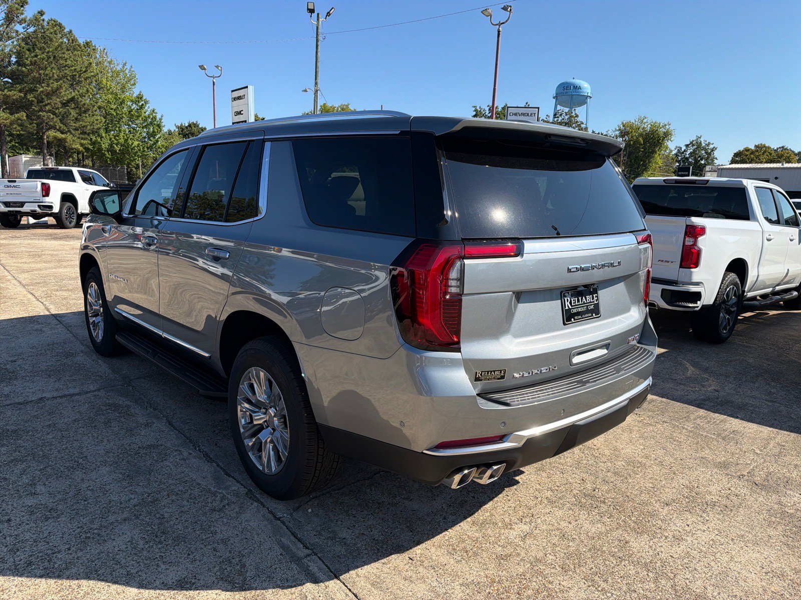 New 2026 GMC Yukon Denali w/ LPO, Floor Liner Package RWD image 4