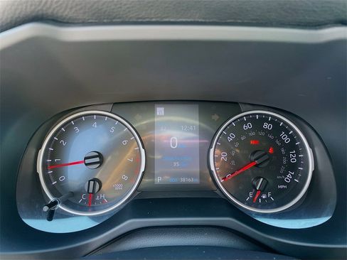 Used 2021 Toyota RAV4 LE image 11