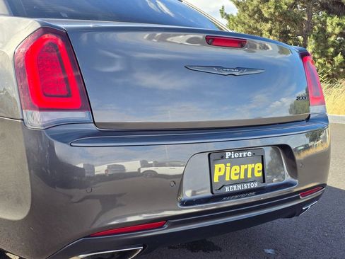 Used 2022 Chrysler 300 Touring L RWD image 8
