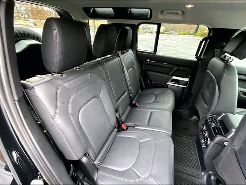 Used 2024 Land Rover Defender 110 S image 20